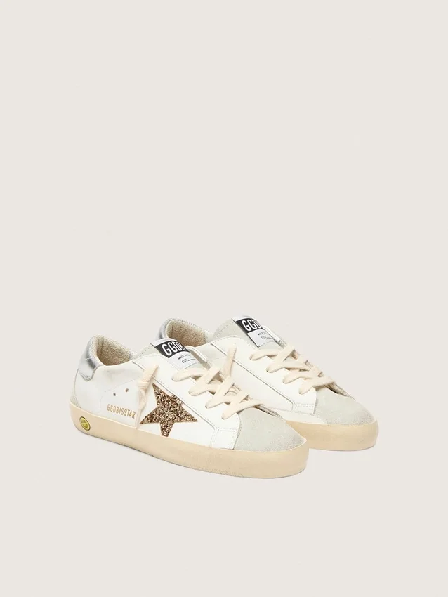 Giovane Super-Star con stella glitterata dorata e linguetta sul tallone in pelle metallizzata argento