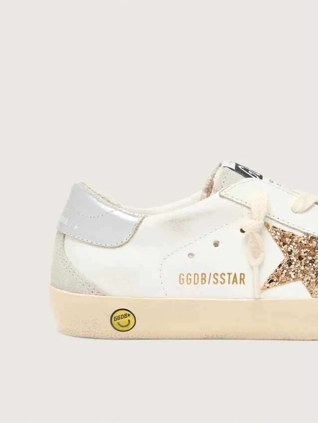 Giovane Super-Star con stella glitterata dorata e linguetta sul tallone in pelle metallizzata argento