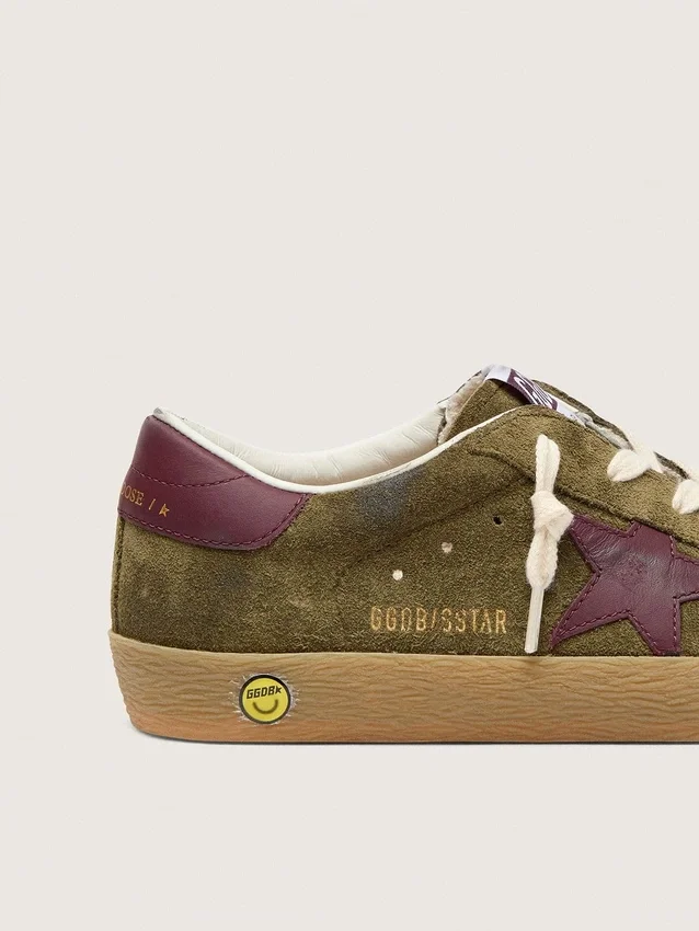 Giovane Super-Star in pelle scamosciata verde militare con stella in pelle bordeaux e linguetta sul tallone