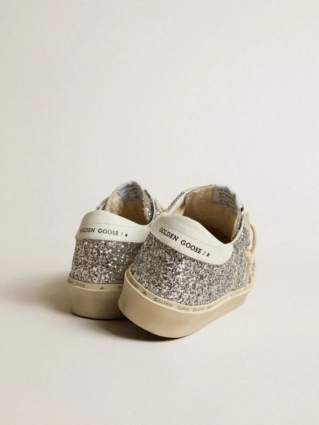 Hi Star da donna in glitter argento con stella in pelle scamosciata e linguetta sul tallone bianca