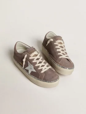Hi Star da donna in pelle scamosciata con stella in pelle argentata e linguetta sul tallone in pelle