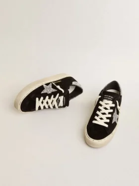 Hi Star da donna in pelle scamosciata nera con stella glitterata argento