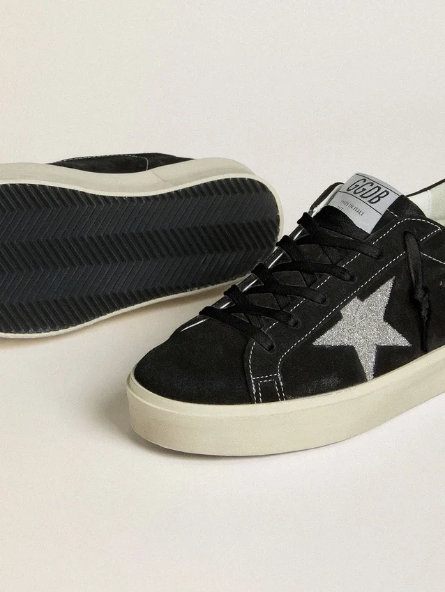 Hi Star da donna in pelle scamosciata nera con stella in cristallo Swarovski argento