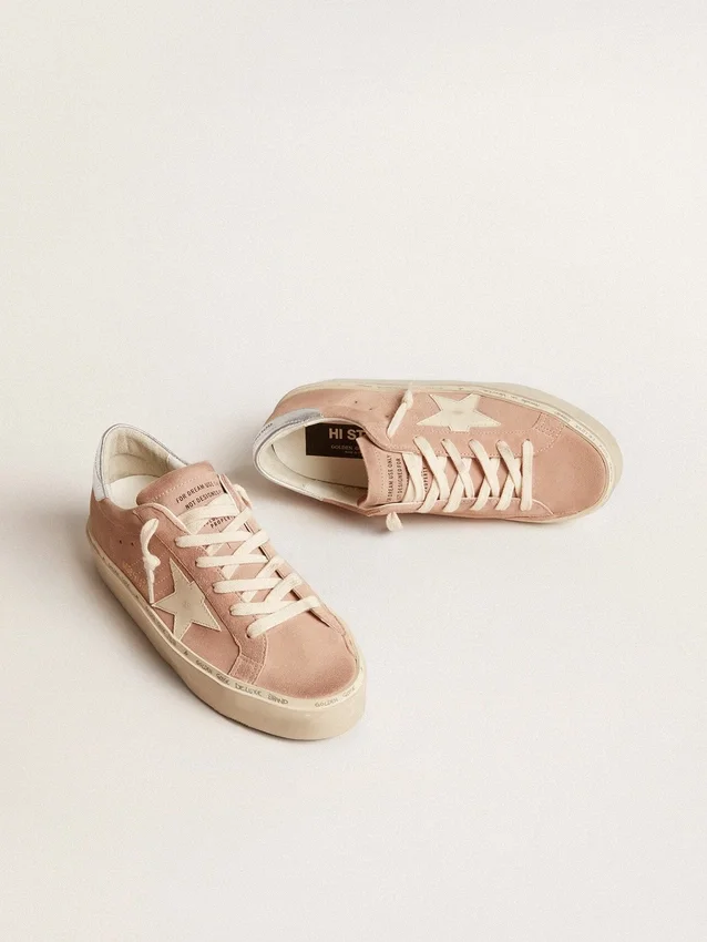 Hi Star da donna in pelle scamosciata rosa con stella color crema e linguetta sul tallone in pelle argentata