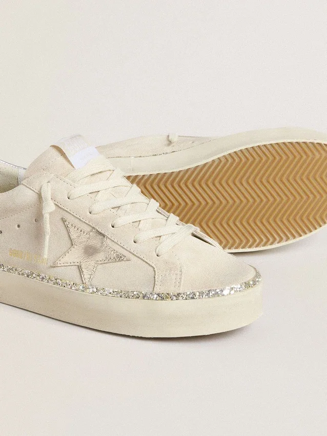 Hi Star in pelle scamosciata con stella e linguetta sul tallone in pelle metallizzata argento