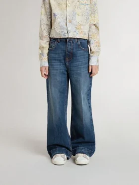 Jeans bootcut da bambina con lavaggio medio e ricami