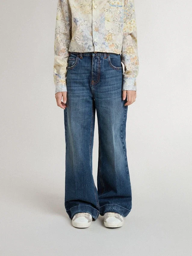 Jeans bootcut da bambina con lavaggio medio e ricami