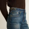 Jeans da donna a zampa con lavaggio vintage e dettagli metallici