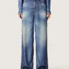 Jeans da donna in stile boyfriend in denim blu con stampa d’archivio