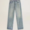 Jeans da donna lavati con occhielli su tutta la superficie