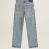 Jeans da donna lavati con occhielli su tutta la superficie