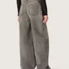 Jeans da donna modello boyfriend in denim grigio con borchie argentate effetto sfumato