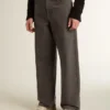Jeans da uomo grigio scuro in denim con lavaggio a pieghe ritorte