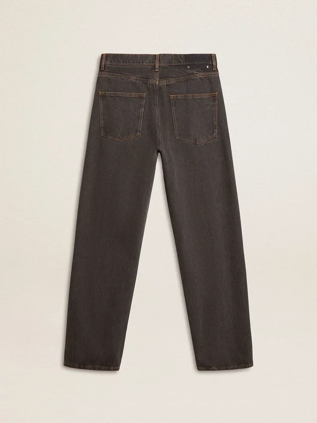 Jeans da uomo grigio scuro in denim con lavaggio a pieghe ritorte