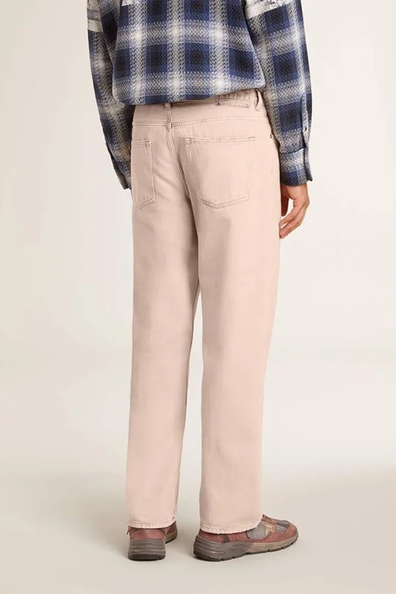 Jeans da uomo tinti di rosa