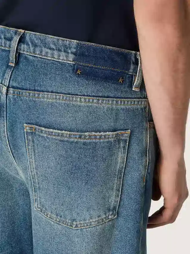 Jeans larghi blu con lavaggio medio