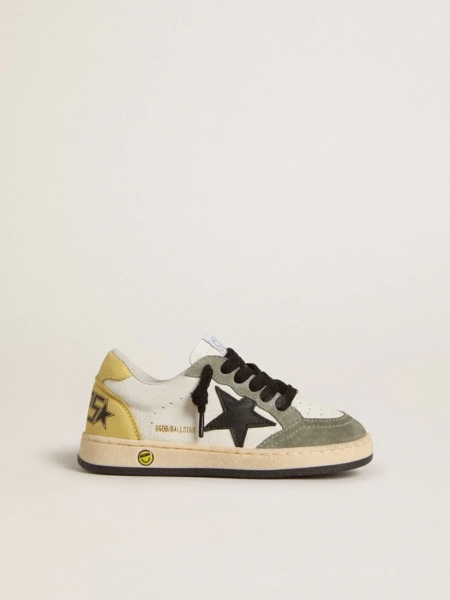 Junior Ball Star in nappa bianca con inserti in pelle scamosciata verde scuro e stella nera