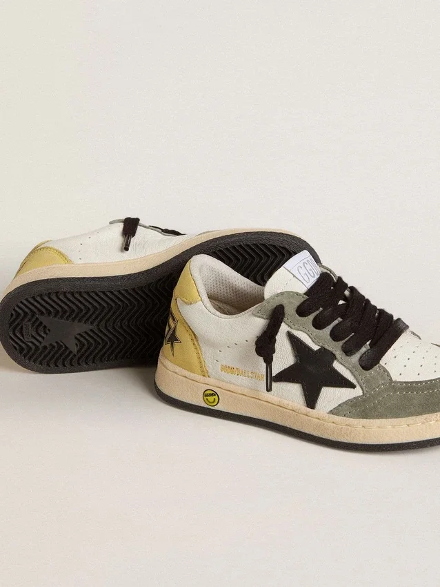 Junior Ball Star in nappa bianca con inserti in pelle scamosciata verde scuro e stella nera