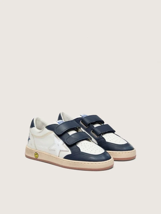 Young Ball Star in pelle bianca con stella in pelle argento metallizzato e inserti in pelle blu scuro