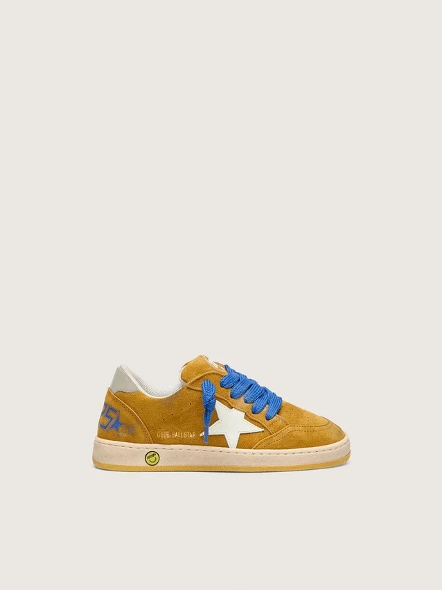 Junior Ball Star in pelle scamosciata ocra con stella in pelle bianca lucida e linguetta sul tallone