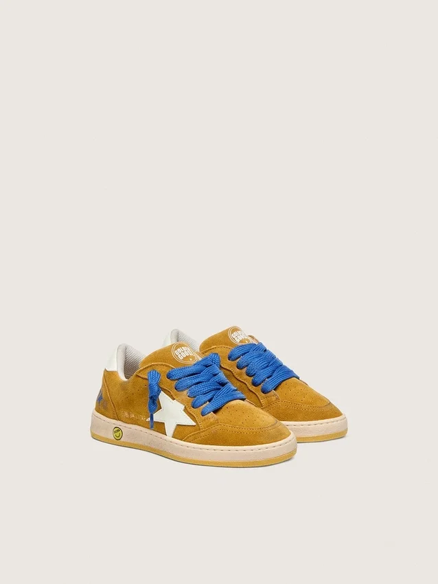Junior Ball Star in pelle scamosciata ocra con stella in pelle bianca lucida e linguetta sul tallone
