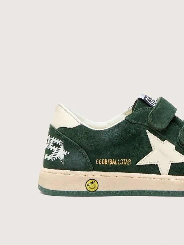 Junior Ball Star in pelle scamosciata verde bosco con stella e linguetta sul tallone in pelle color crema
