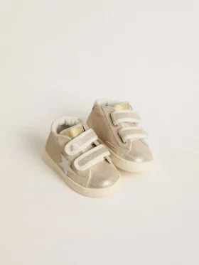 Junior June in pelle scamosciata metallizzata color sabbia con stella e linguetta sul tallone in pelle bianca
