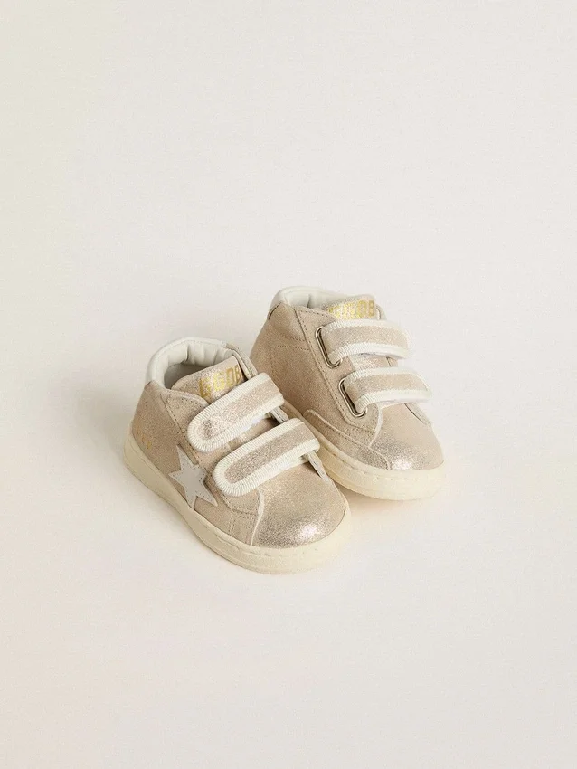 Junior June in pelle scamosciata metallizzata color sabbia con stella e linguetta sul tallone in pelle bianca