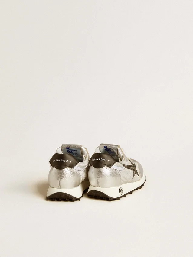 Junior Marathon in nylon argento con stella nera e linguetta in pelle sul tallone