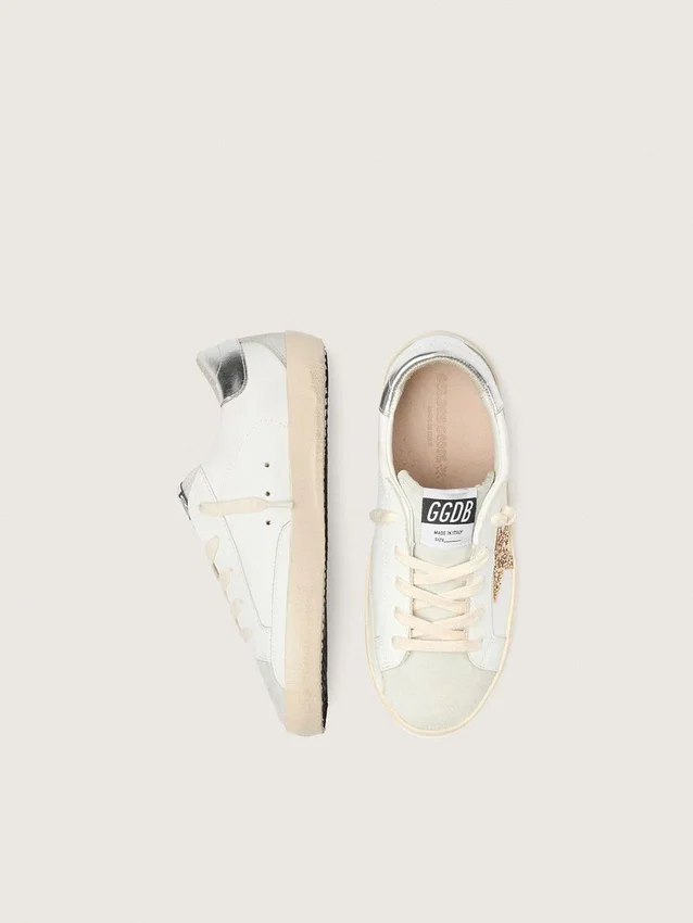 Junior Super-Star con stella glitterata dorata e linguetta sul tallone in pelle metallizzata argento