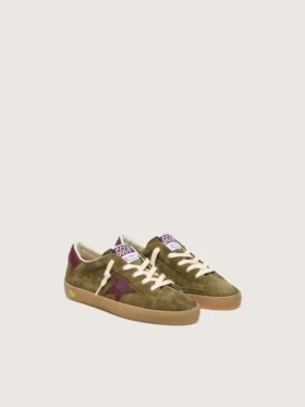 Junior Super-Star in pelle scamosciata verde militare con stella in pelle bordeaux e linguetta sul tallone
