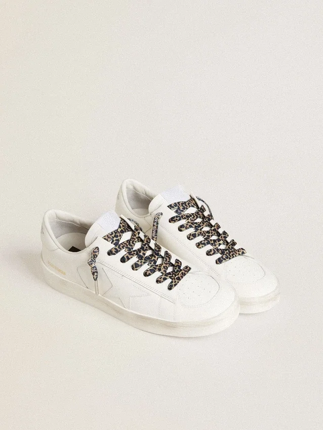 Lacci beige con stampa leopardata e logo bianco a contrasto