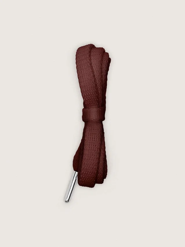 Lacci Burgundy LTD con cuori ricamati e logo a contrasto
