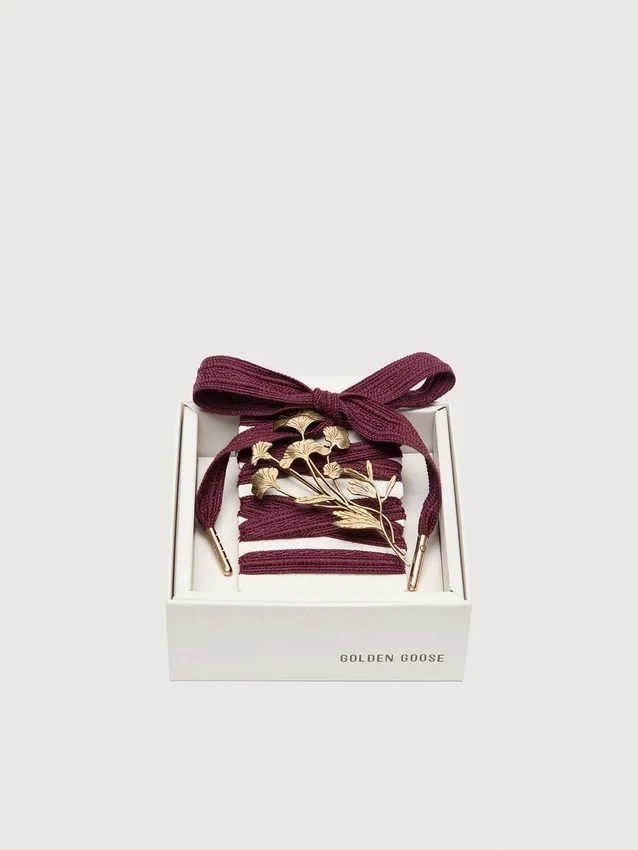 Lacci CNY Pellami in lana bordeaux con spilla a forma di fiore dorata