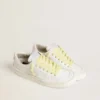 Lacci in cotone giallo con logo a contrasto color oro