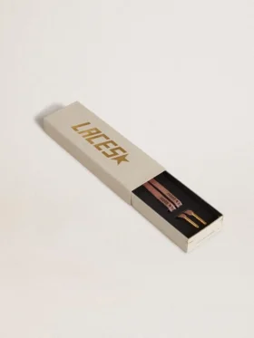 Lacci in lurex rosa salmone con logo nero a contrasto