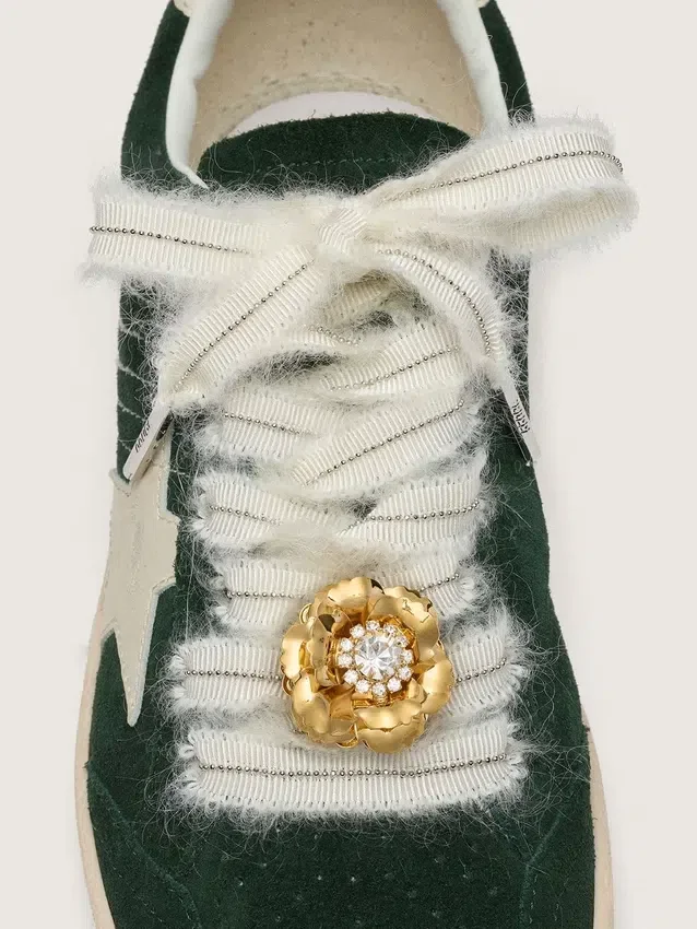Lacci in mohair bianco “Pellami” con ciondolo gioiello