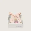 Lacci "Pellami" beige chiaro con treccia rosa, spilla e applicazioni