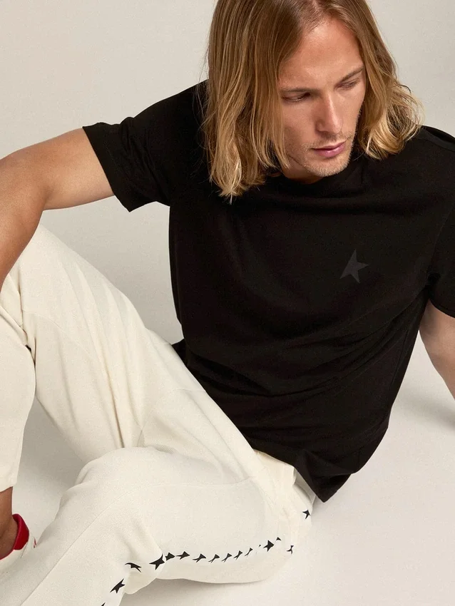 Maglietta nera della Star Collection con stella tono su tono sul davanti