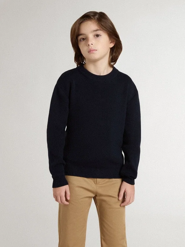 Maglione blu da bambino a girocollo con scritta “Golden” sul retro