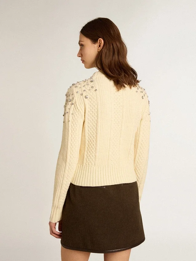 Maglione corto da donna effetto "worn-white" con cristalli decorativi