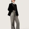 Maglione da donna a girocollo con motivo jacquard floreale nero