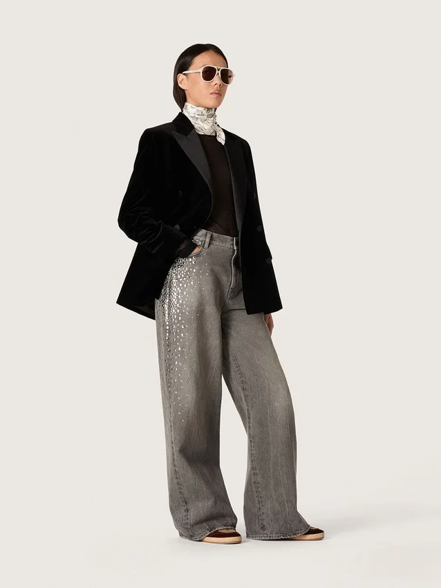 Maglione da donna a girocollo con motivo jacquard floreale nero