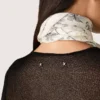 Maglione da donna a girocollo con motivo jacquard floreale nero