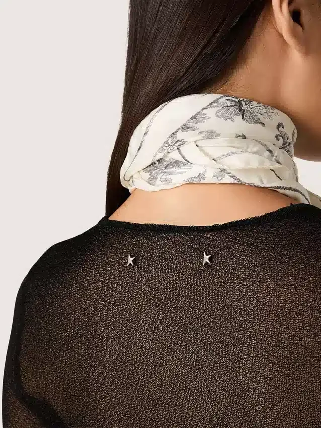Maglione da donna a girocollo con motivo jacquard floreale nero