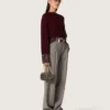 Maglione da donna a girocollo in lana bordeaux con ricami in strass