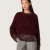 Maglione da donna a girocollo in lana bordeaux con ricami in strass