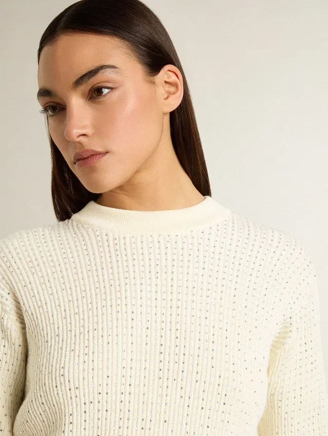 Maglione da donna a girocollo in lana merino bianca con cristalli su tutta la superficie