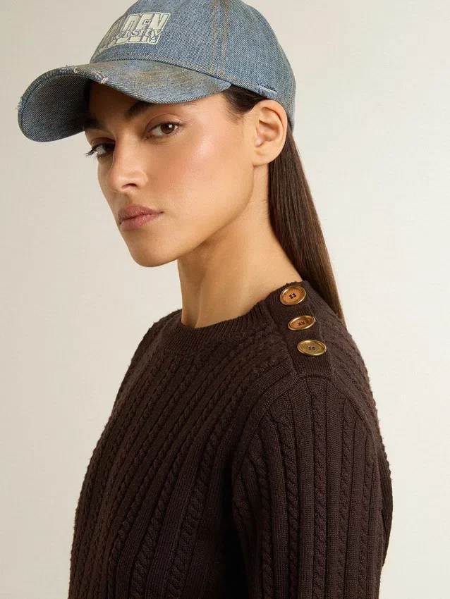 Maglione da donna a girocollo in misto lana con bottoni dorati