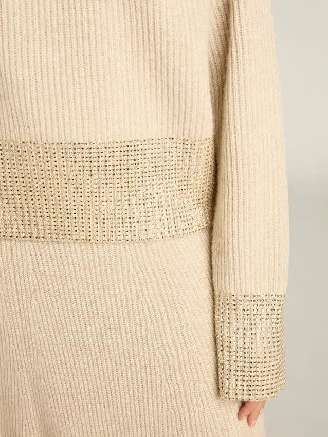 Maglione da donna dal taglio squadrato in lana con decorazioni in cristalli hotfix